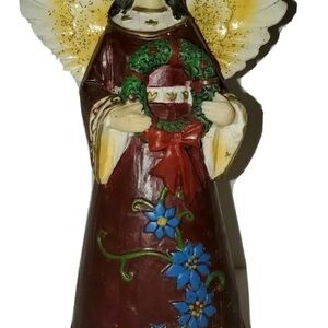 Angel Figurine Wreath and Floral Design Resin 8.5” Christmas Decoration